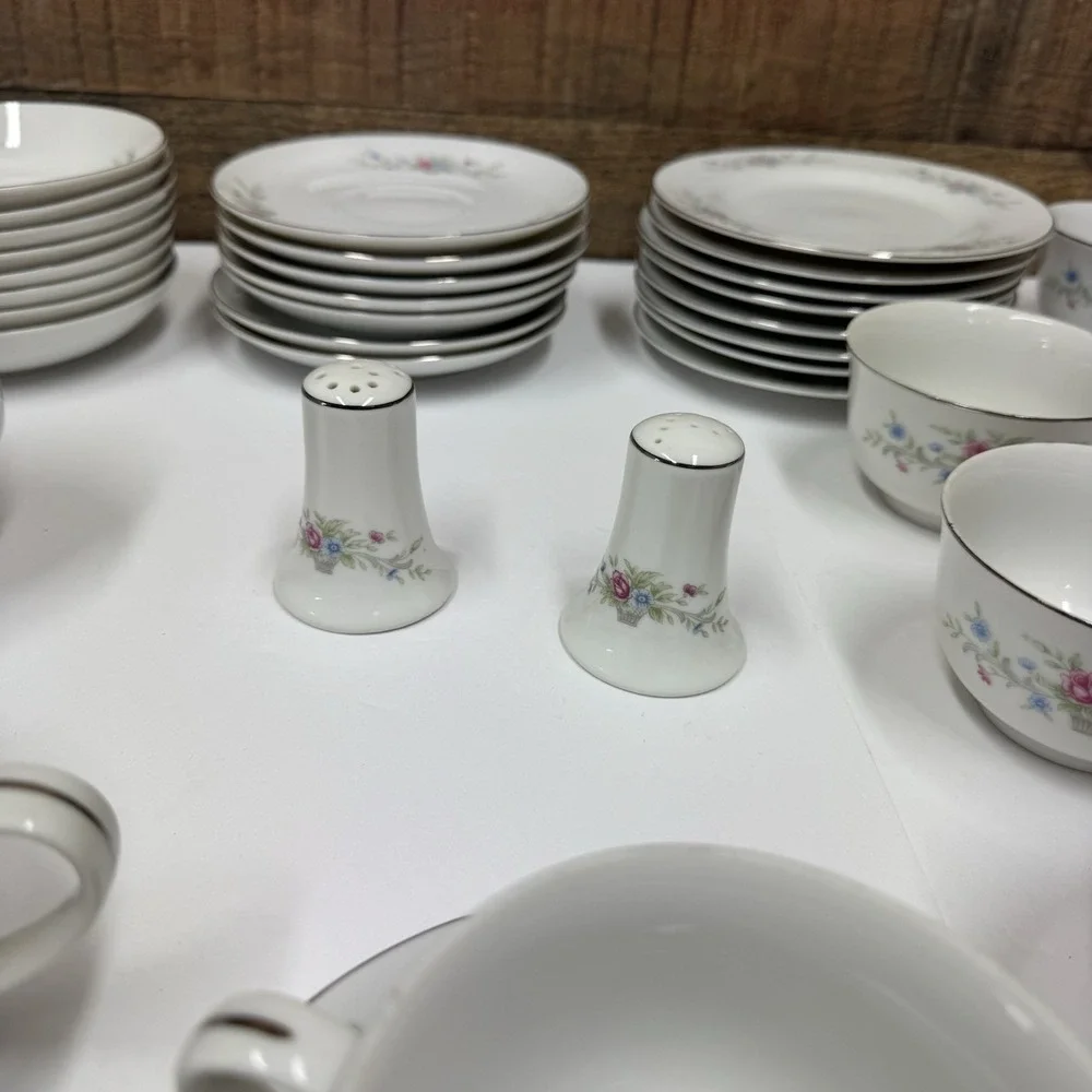 Florenteen Fine China Fantasia Japan 53 Piece Set- Service for 8 Floral Silver